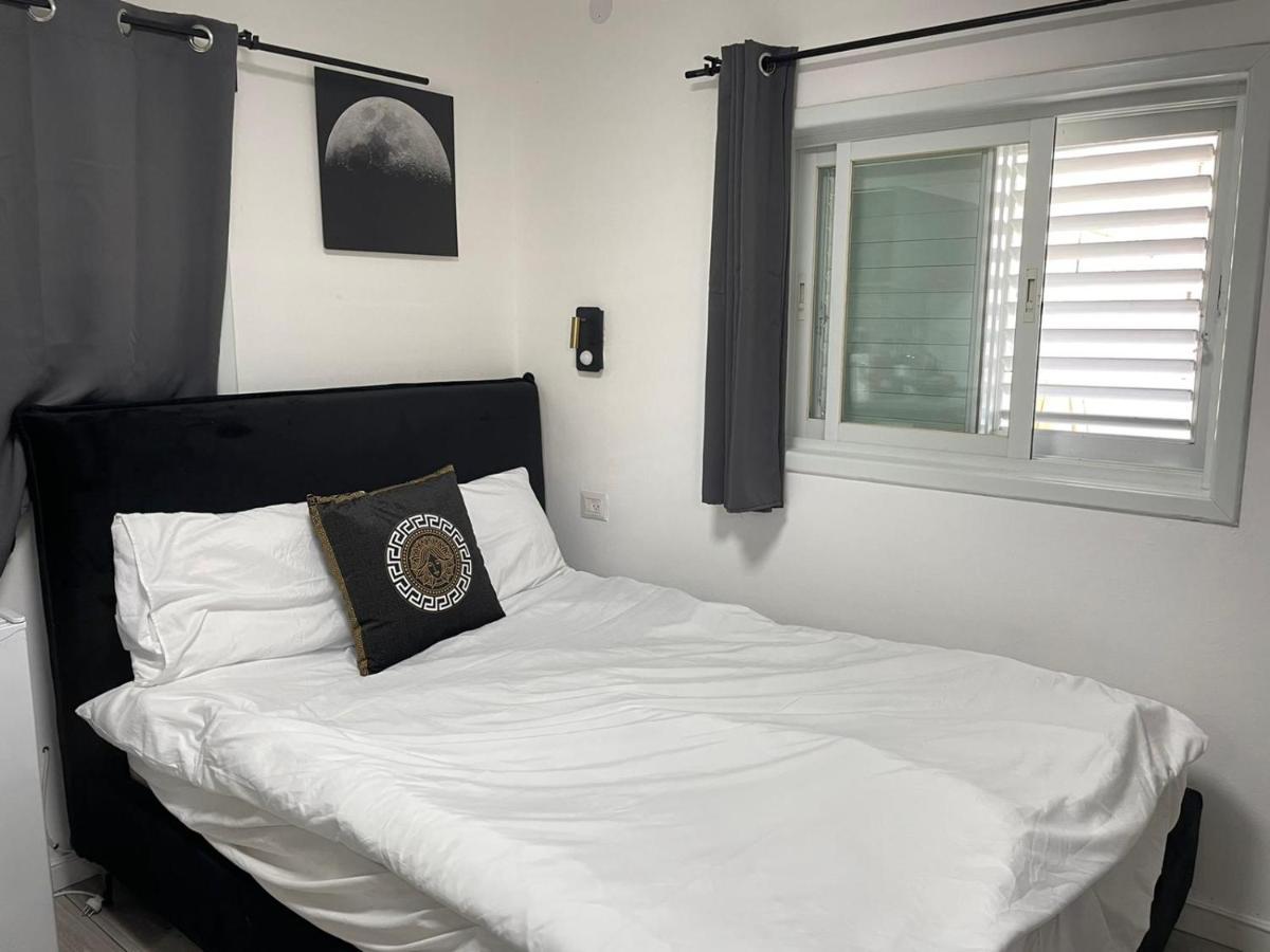 Apartamento דירת סטודיו יפיפיה על גג ומרפסת שמש ברחוב הירקון Tel Aviv Exterior foto