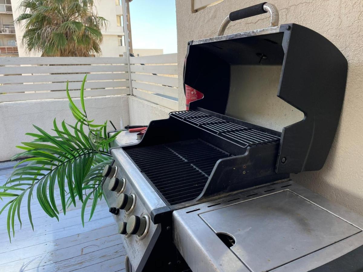 Apartamento דירת סטודיו יפיפיה על גג ומרפסת שמש ברחוב הירקון Tel Aviv Exterior foto